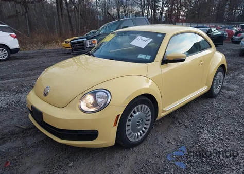 2014 Volkswagen Beetle 2.5L z USA, uszkodzony, nr VIN 3VWJP7ATXEM608174
